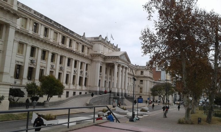 En el Palacio de Justicia causó conmoción el fallecimiento de una empleada de 34 años.