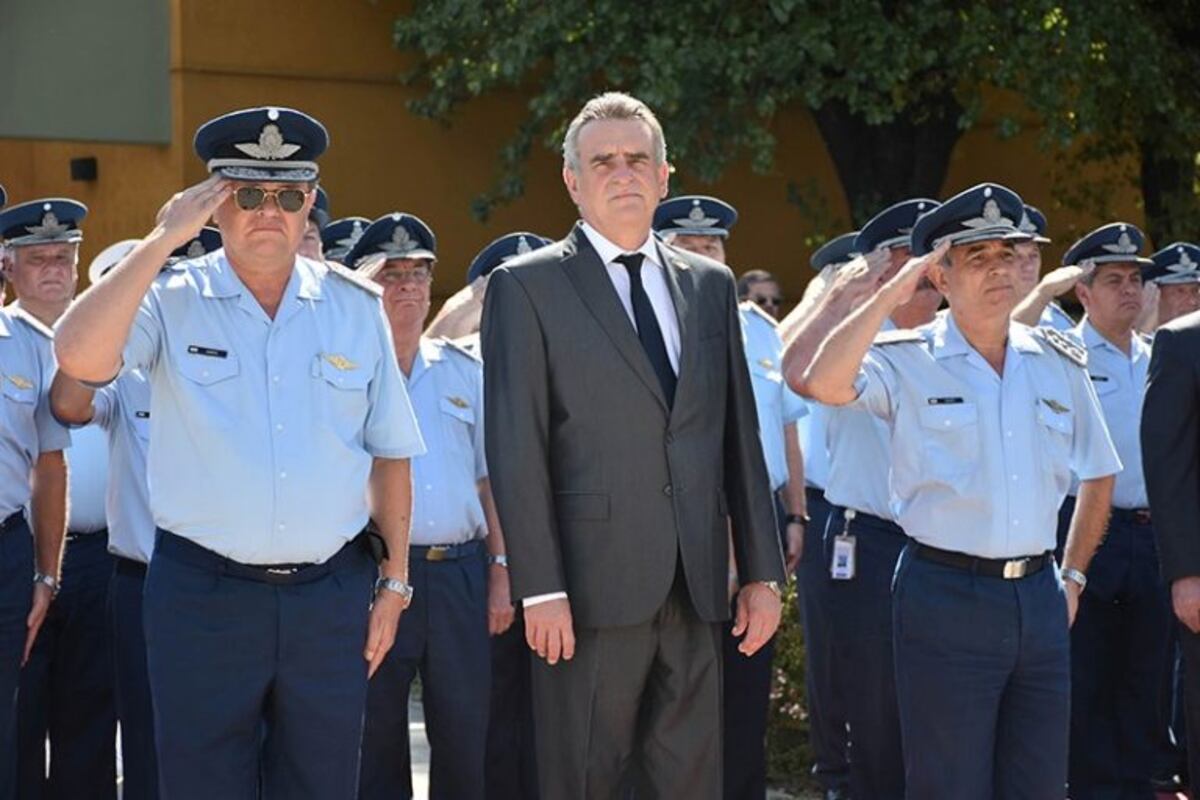 Rossi: "Este 2 de abril encuentra a FFAA cuidando la salud del pueblo, y eso también es soberanía"