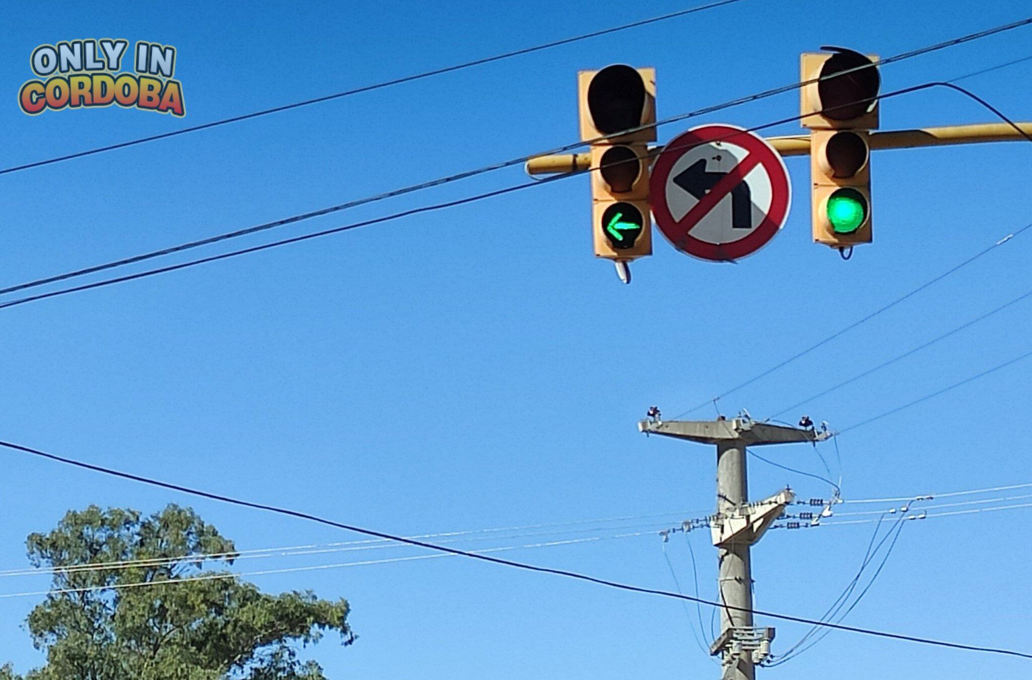 Confuso cartel en la localidad de La Calera se volvió viral y generó polémica en las redes sociales.