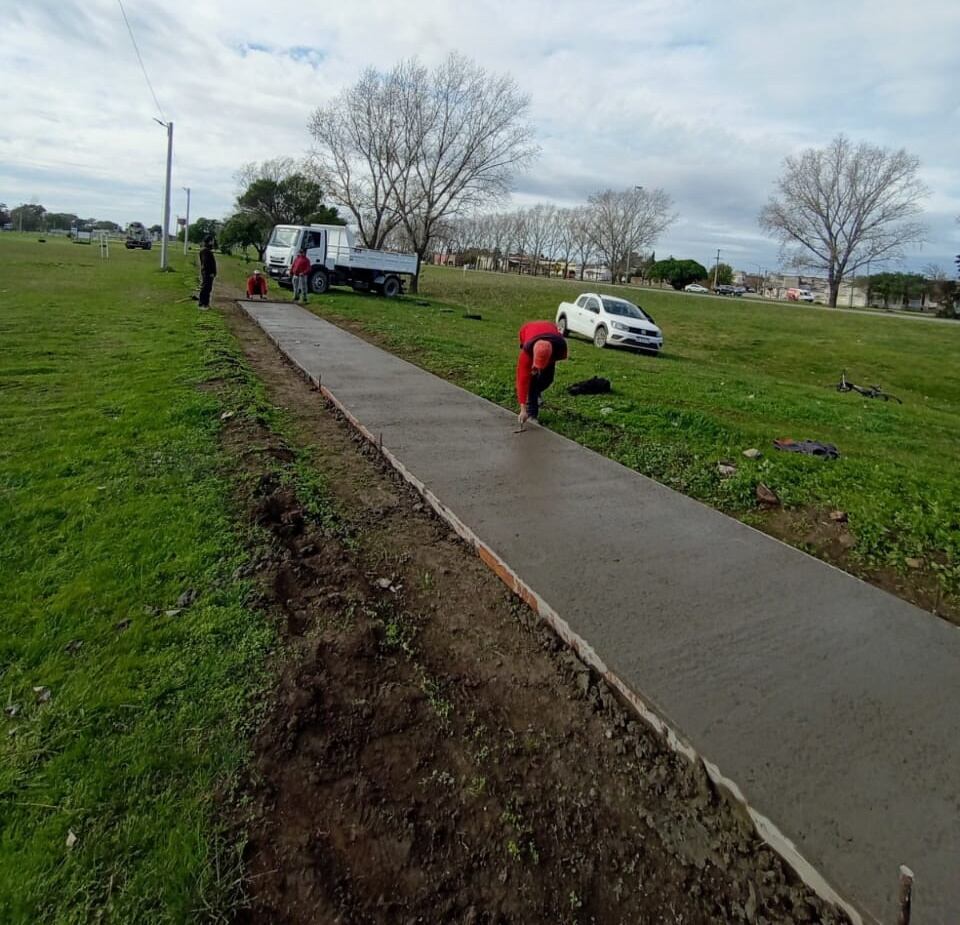 Avanza la construcción del sendero peatonal en el predio saludable de Orense