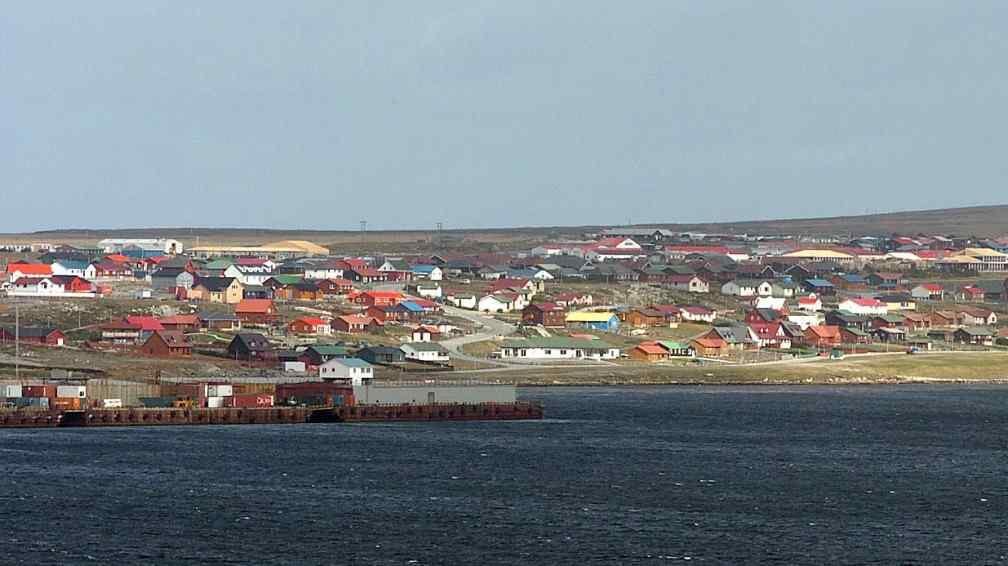 MALVINAS. Vista de Puerto Argentino.