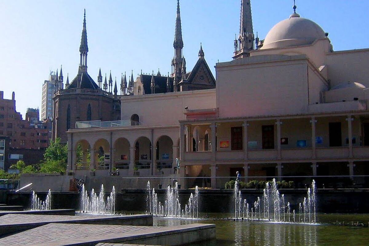 Una adolescente le clavó una tijera: violenta pelea en el centro de Córdoba
