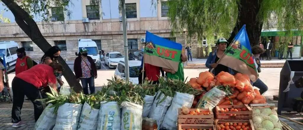 Exigen a Suárez políticas públicas urgentes para pequeños productores campesinos mendocinos.