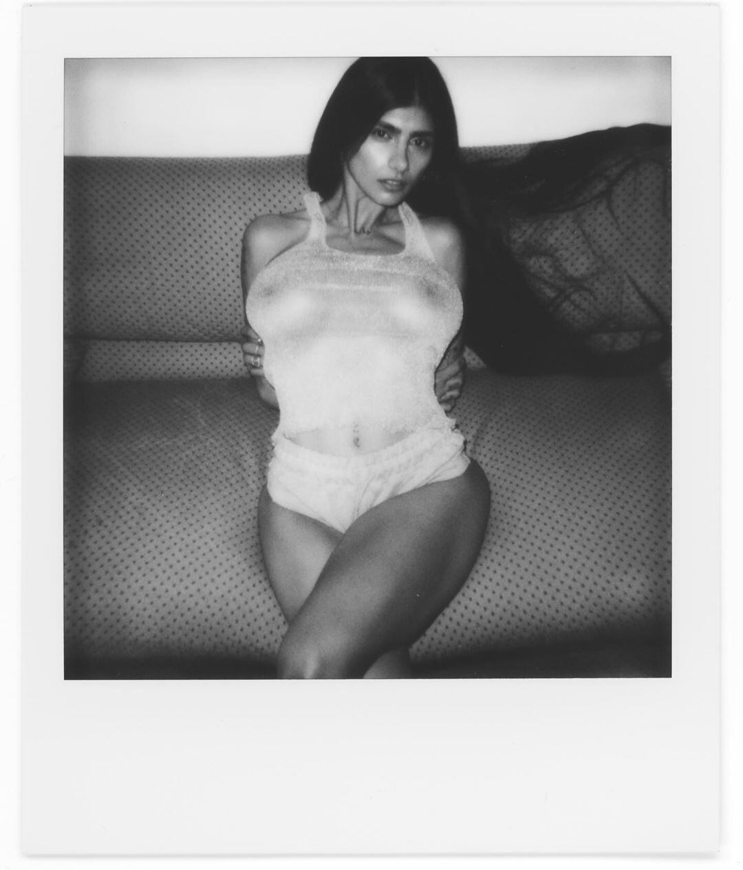 Mia Khalifa paralizó Instagram con un top ultra escotado y con mucha transparencia