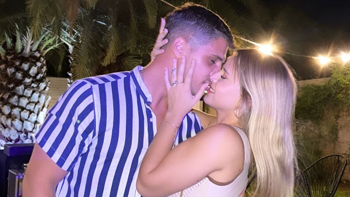 Coti Romero y “El Conejo” deslumbraron a sus fanáticos con una producción de fotos en la pileta