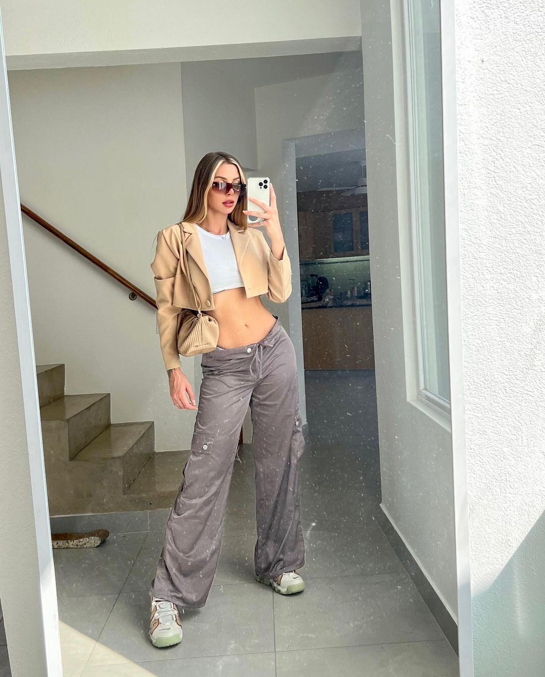 Romina Malaspina y su look completo de domingo al sol.