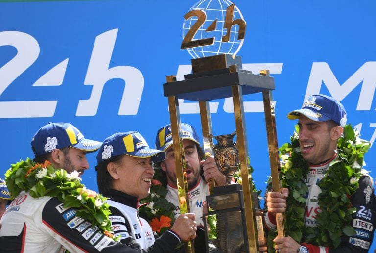 El año pasado, Toyota obtuvo por primera vez el triunfo en Le Mans. Lo hizo a través de Alonso Buemi y Nakajima. Con sus compañeros, Pechito logró el segundo lugar, igualando a Oscar Larrauri, que había sido escolta en 1986.