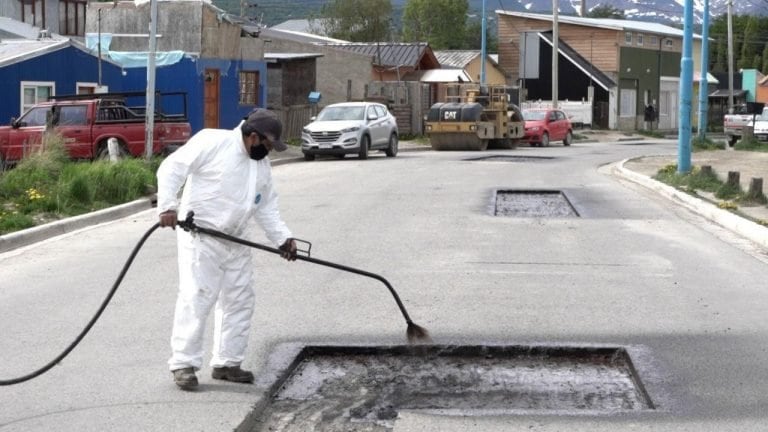 Obras de bacheo en la calle Congreso Nacional