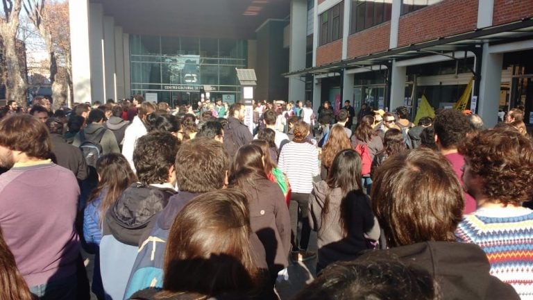 Toma en el Ministerio de Ciencia y Tecnología