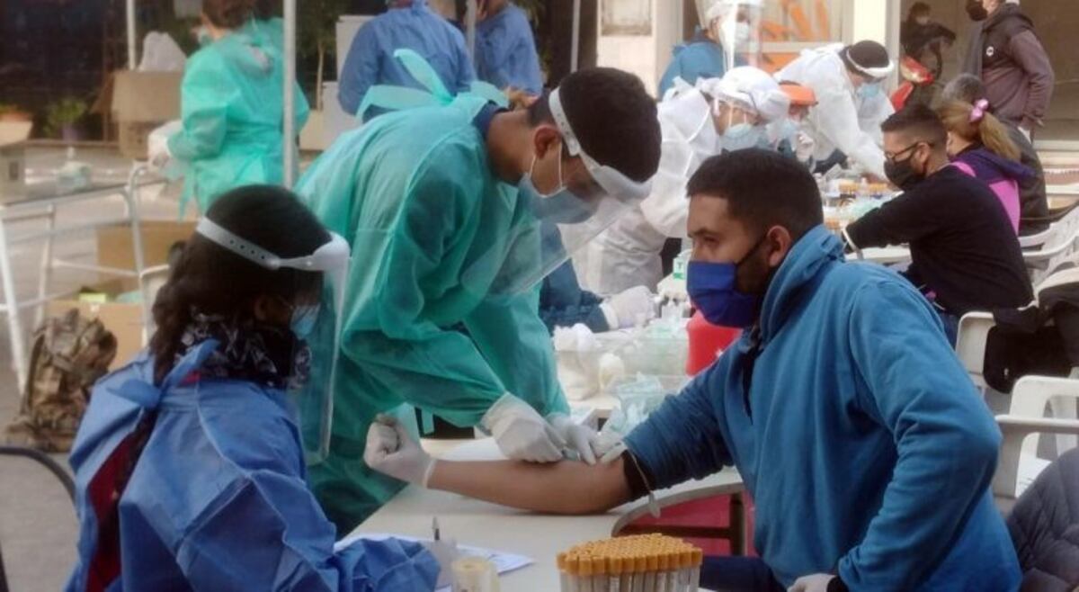 Confirman 19 muertes y 1.450 nuevos casos de coronavirus en Córdoba
