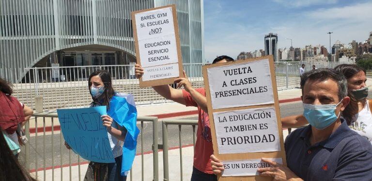 Padres autoconvocados pidieron por clases presenciales (Fotos: José Hernández)