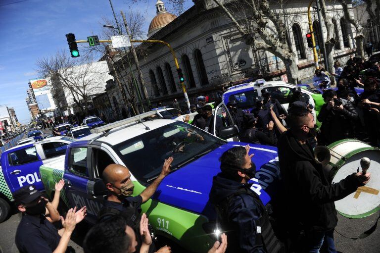 Protestas de la Policia Bonaerense en el centro de Quilmes (Foto: Clarín)