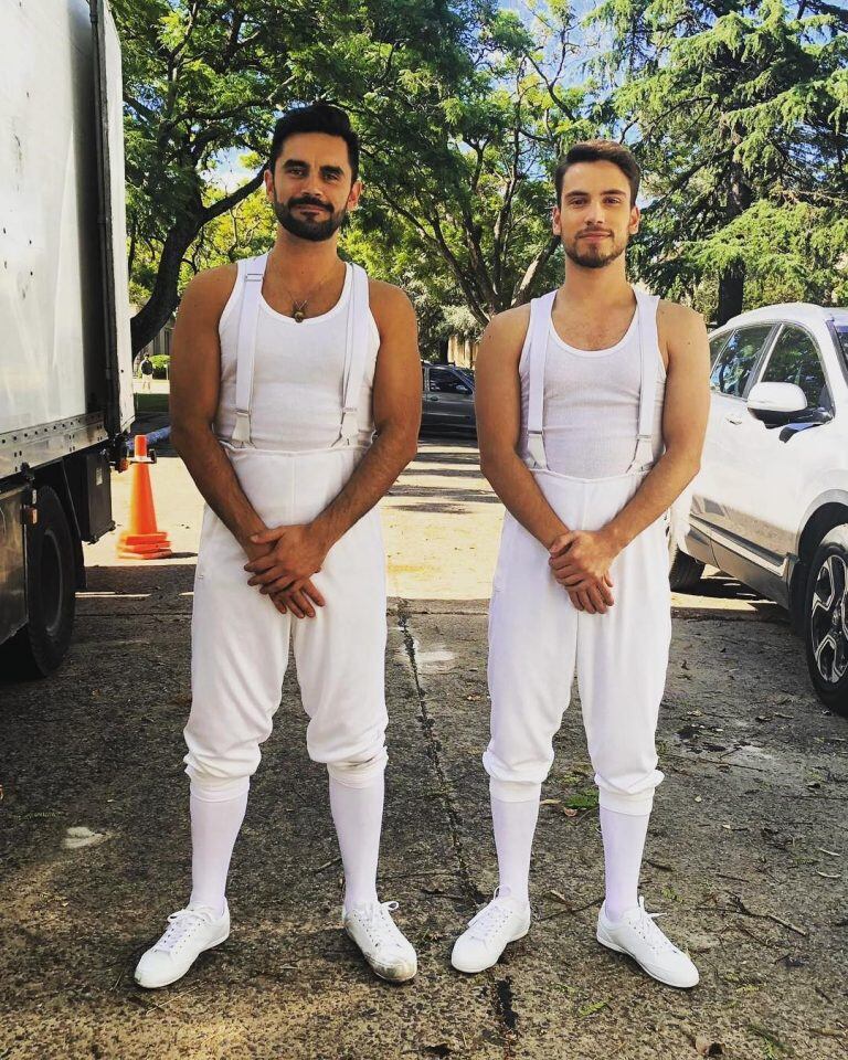 Gonzalo Heredia y Albert Baró en el backstage de las grabaciones de "Argentina, tierra de amor y venganza" (Foto: Instagram)