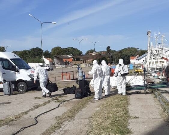 Trasladaron a tripulantes del pesquero que llegó a Puerto Belgrano