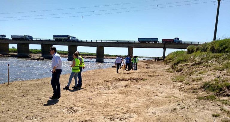 Los ingenieros trabajaron en la parte inferior de la estructura. (Foto: Notigorchs)