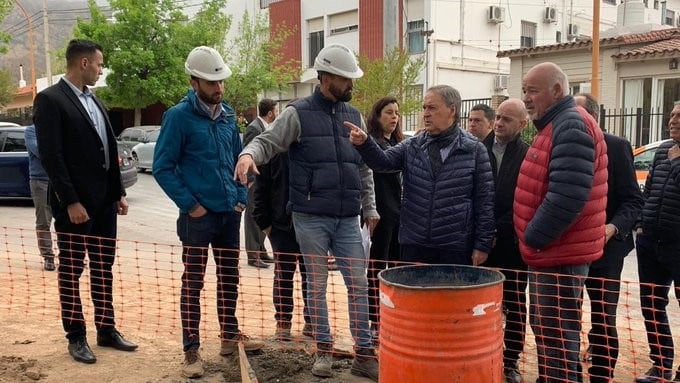 Juan Schiaretti supervisó los avances de las obras de cloacas