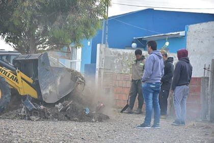 Intendente gonzalez participando de la recolección de poda