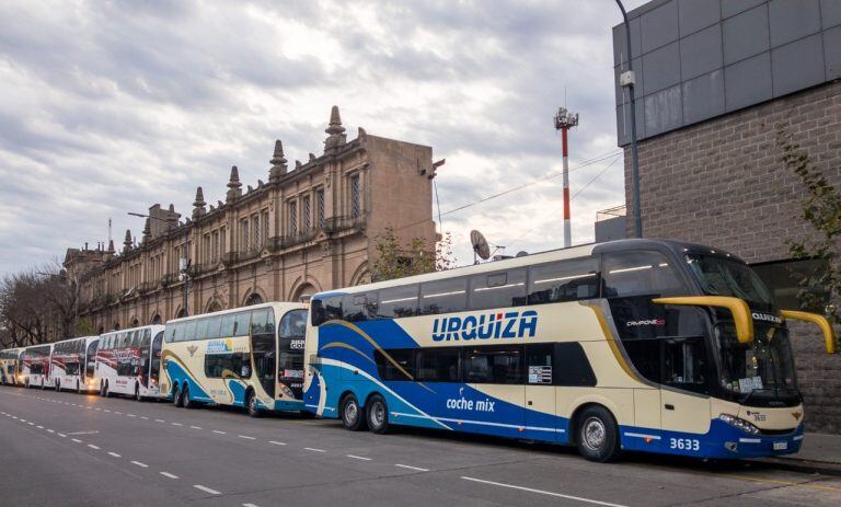 Trenes: refuerzan con micros los servicios de las líneas Roca, Sarmiento y San Martín. (Clarín)