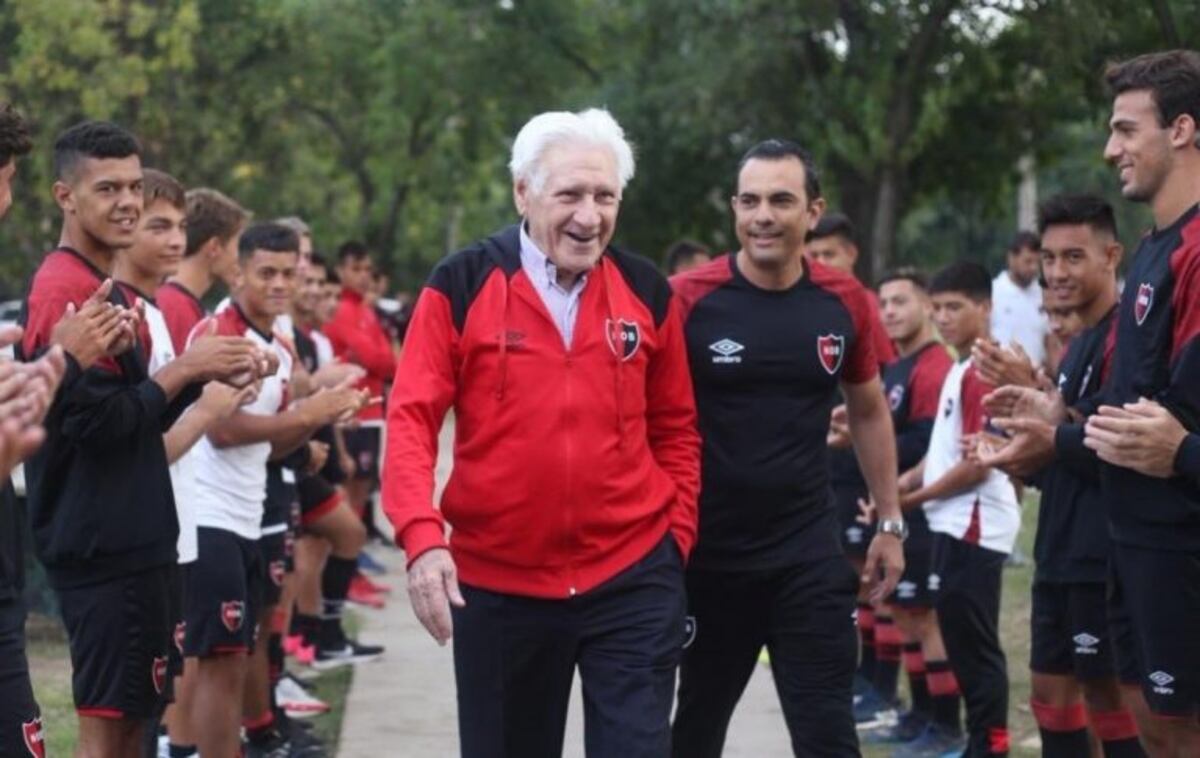 Jorge Griffa y técnicos de inferiores de Newell's donan el 35% del sueldo
