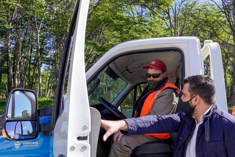 El intendente recibió el camión adquirido por la Municipalidad.