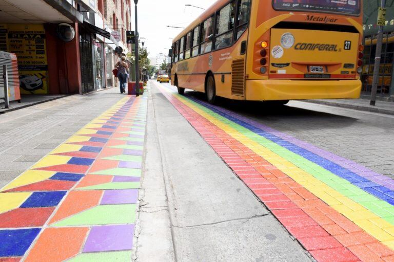 Intervención artística en barrio Güemes por el Día de los Enamorados.