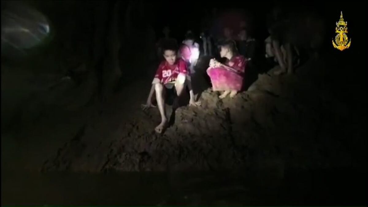 Las primeras palabras de los niños atrapados en una cueva de Tailandia y cómo los hallaron