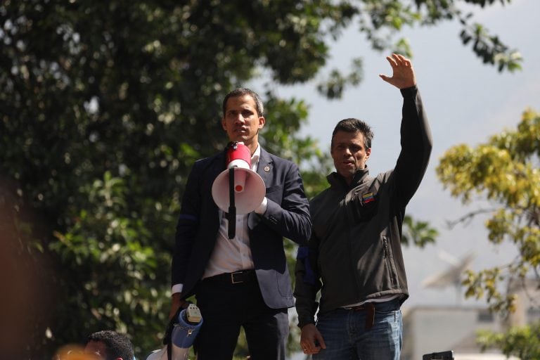 El presidente de la Asamblea Nacional, Juan Guaidó (i), y el líder opositor Leopoldo López  (EFE/ Miguel Gutiérrez).