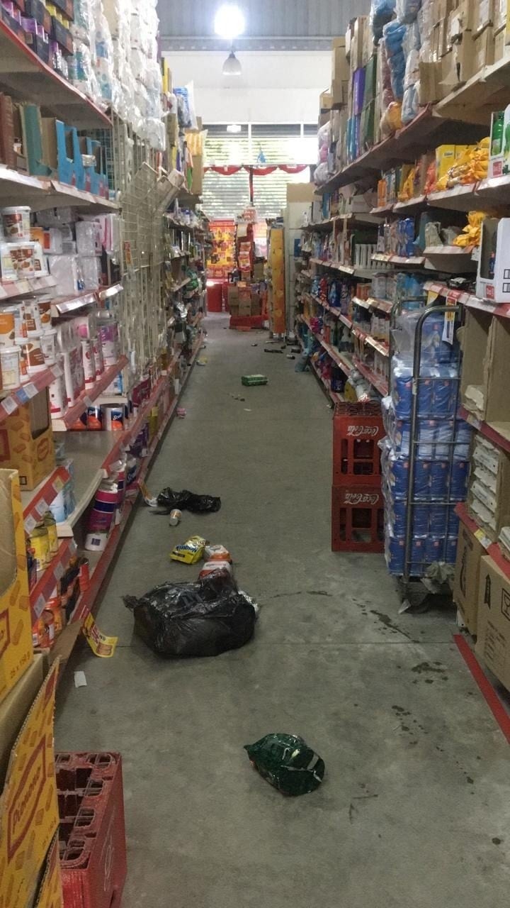 Los delincuentes se llevaron mercadería de valor.