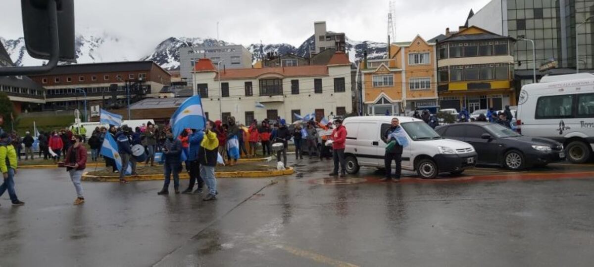 12O: Ushuaia se sumo al banderazo nacional