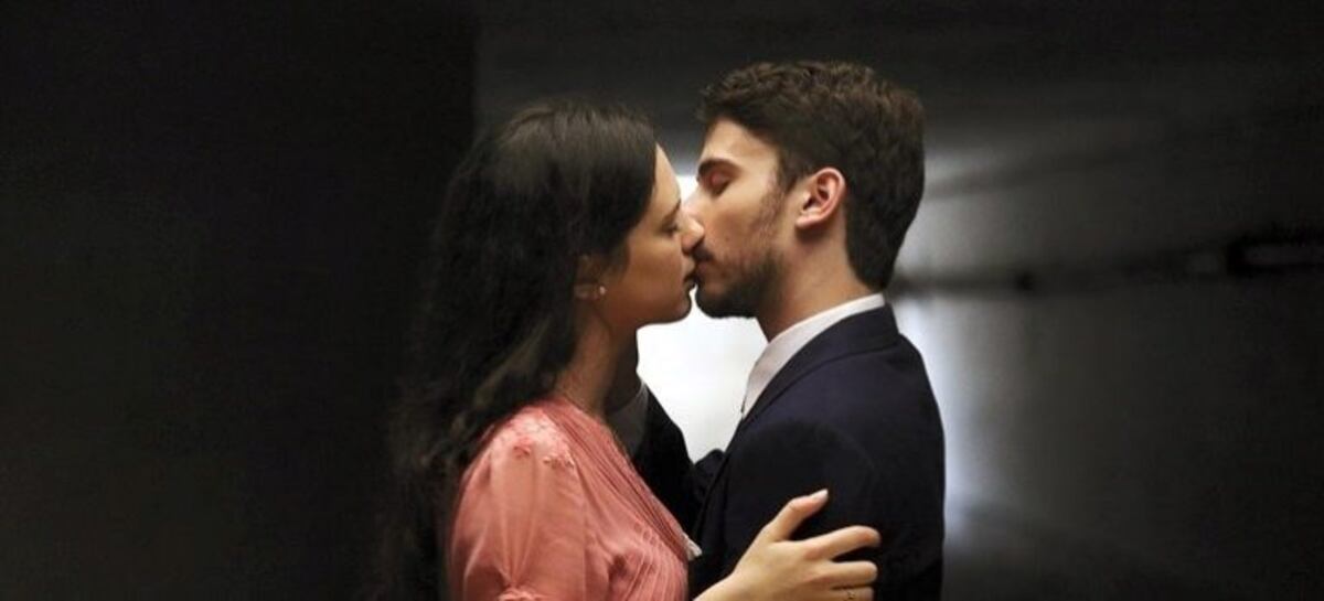 "Argentina, tierra de amor y venganza": así fue el apasionado primer beso entre Lucía y Bruno