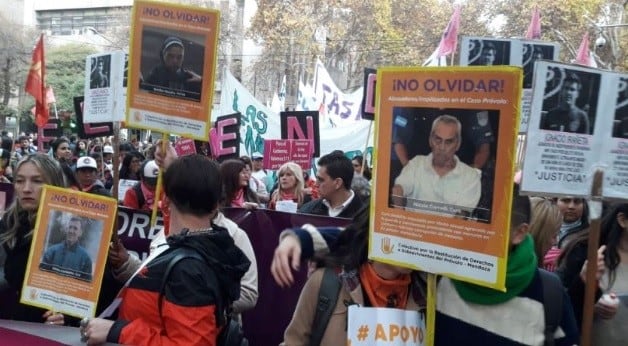 Miles de mujeres marcharon por las calles céntricas de Mendoza.