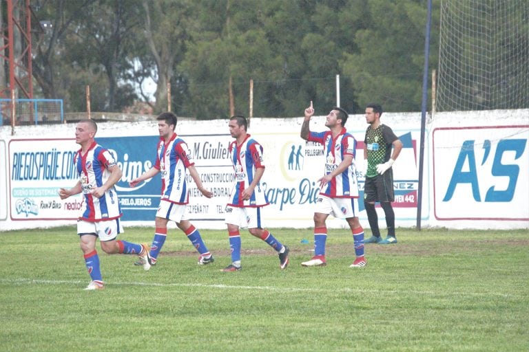 Achigar figura en Rosario con dos goles