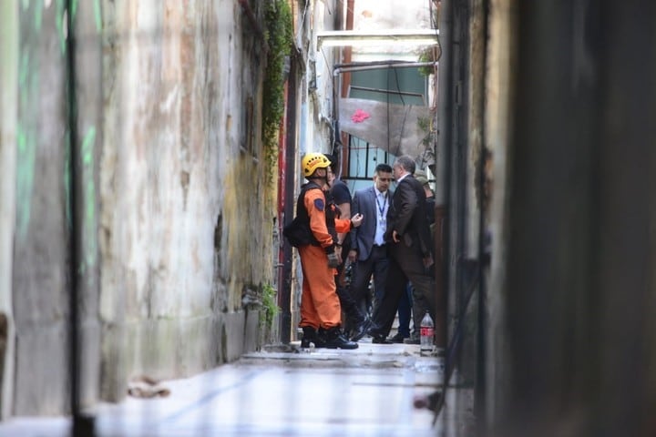 Más detenidos por el atentado al mausoleo de Falcón en Recoleta.