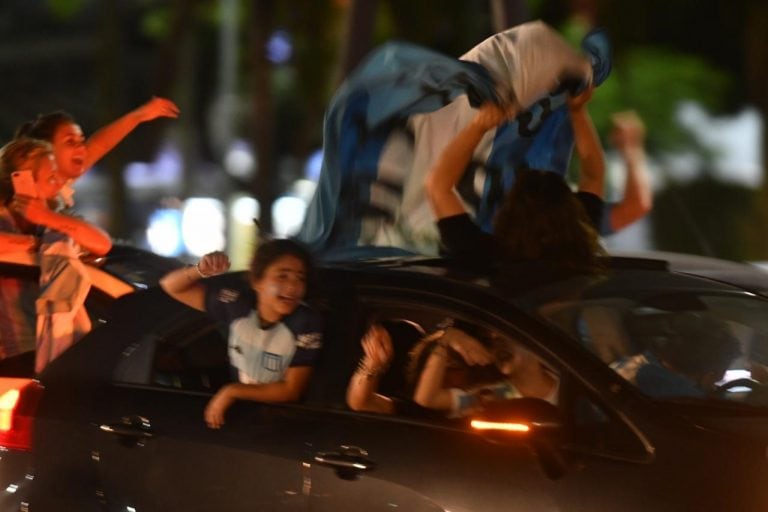 Los hinchas de Racing coparon las calles (Fotos: Federico López Claro)