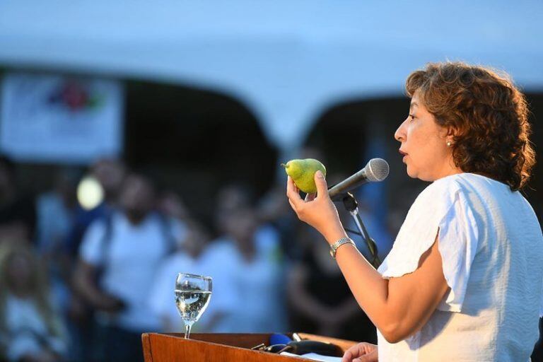 La mandataria volverá a pedir por la continuidad de la emergencia frutícola (web).