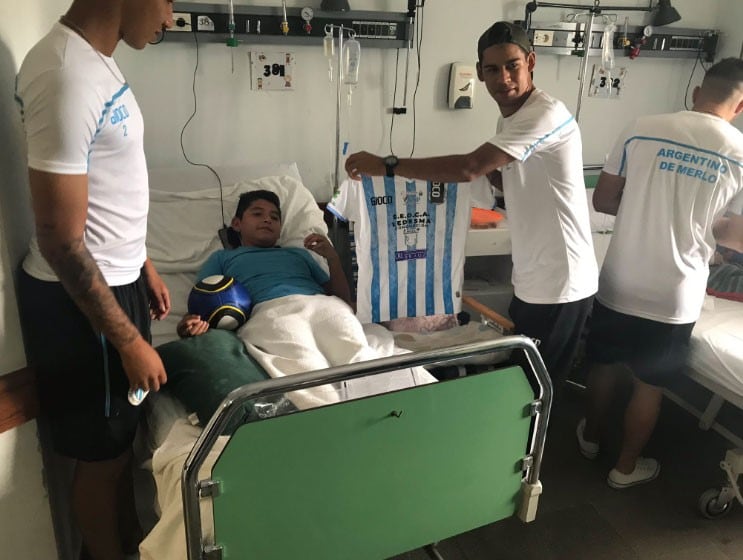 Argentino de Merlo visitó el hospital Materno Infantil de Salta.