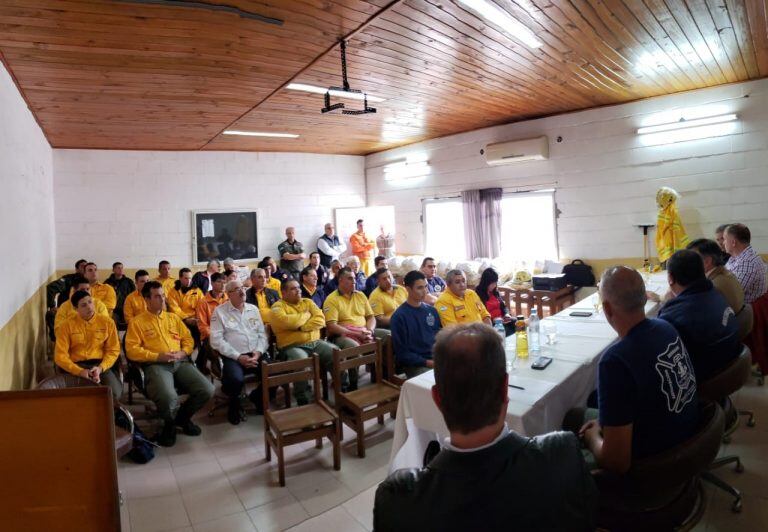 Capacitación en el cuartel de Carlos Paz. (Foto: redes).