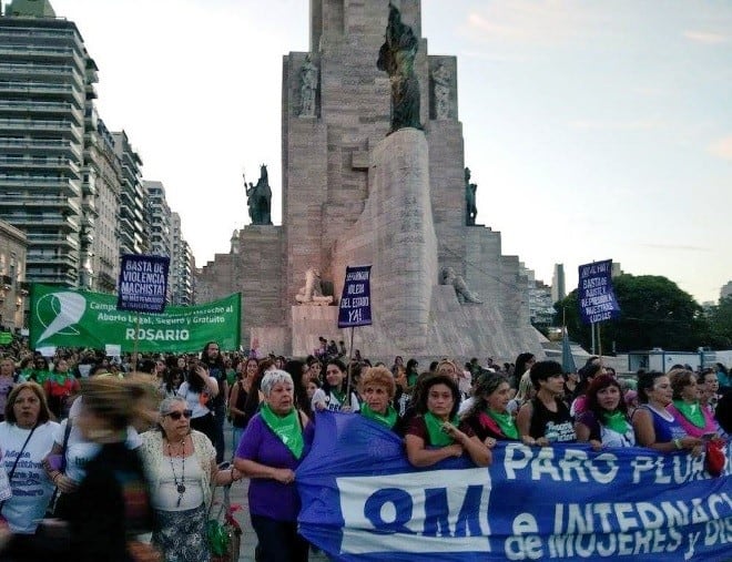 Masiva participación en la marcha del 8M en Rosario