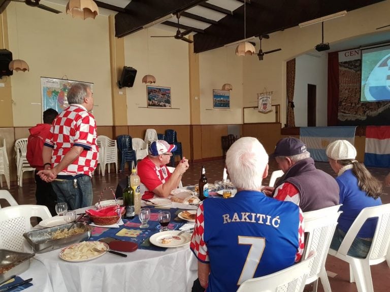 El partido Argentina - Croacia desde el Centro Cultural Croata de Rosario