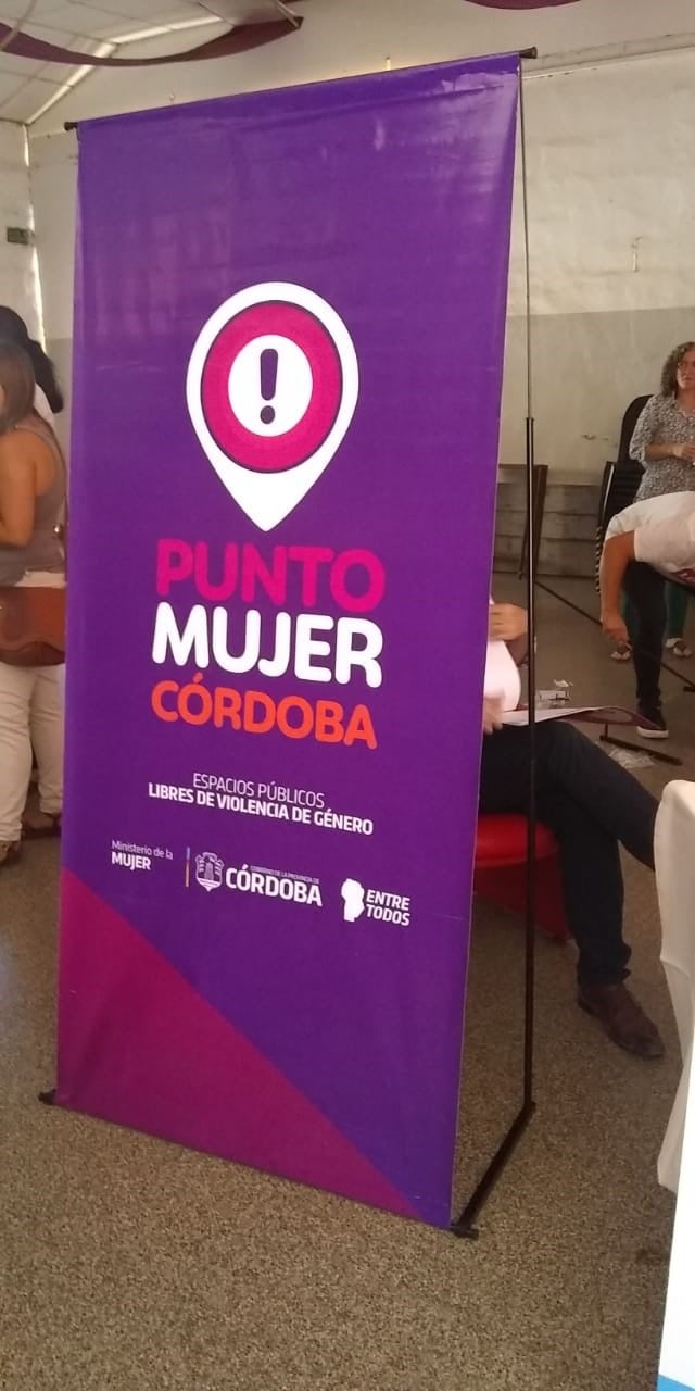 Firma del convenio para la creación del Punto de la Mujer - Mendiolaza