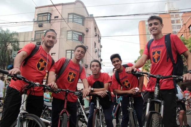 La bicicleteada solidaria del Roque pedaleó su vigésima edición