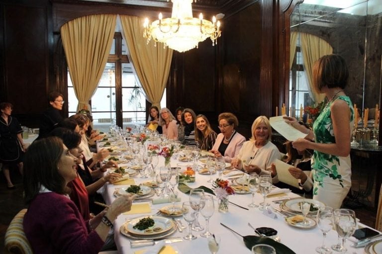 Almuerzo en la Embajada de Líbano (Facebook/Diana Arias)