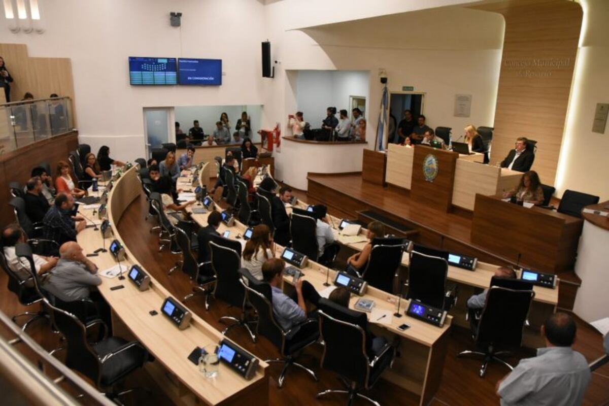 De madrugada los concejales aprobaron el Presupuesto y se bajaron el sueldo