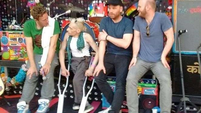 Marcelo Mastroiani junto Coldplay.