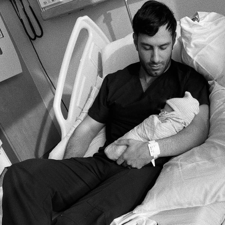 Jwan Yosef junto al menor de la familia, Renn (Instagram)