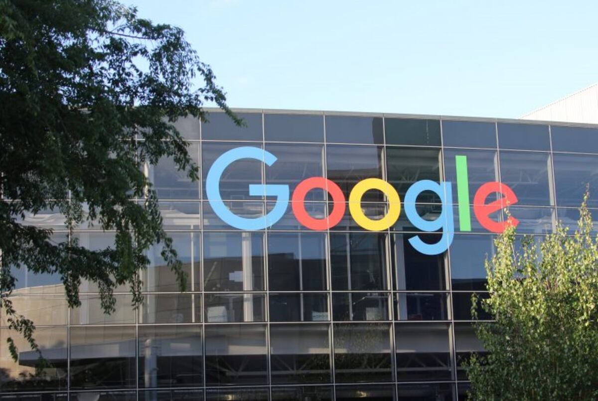 Medios latinoamericanos avanzan en la idea de cobrar a Facebook y Google por el uso de sus contenidos