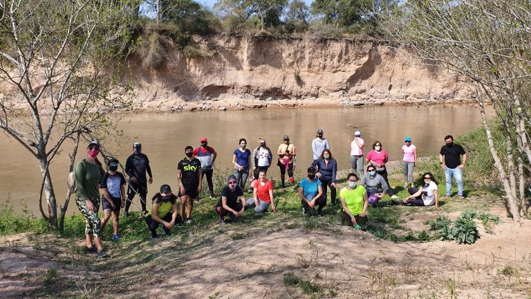 Foto grupal a orillas del río Plujunta. Segunda bicicleteada Marull (Municipio de Marull)