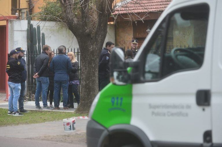 Encontraron en Gonnet el cuerpo de una mujer asesinada.