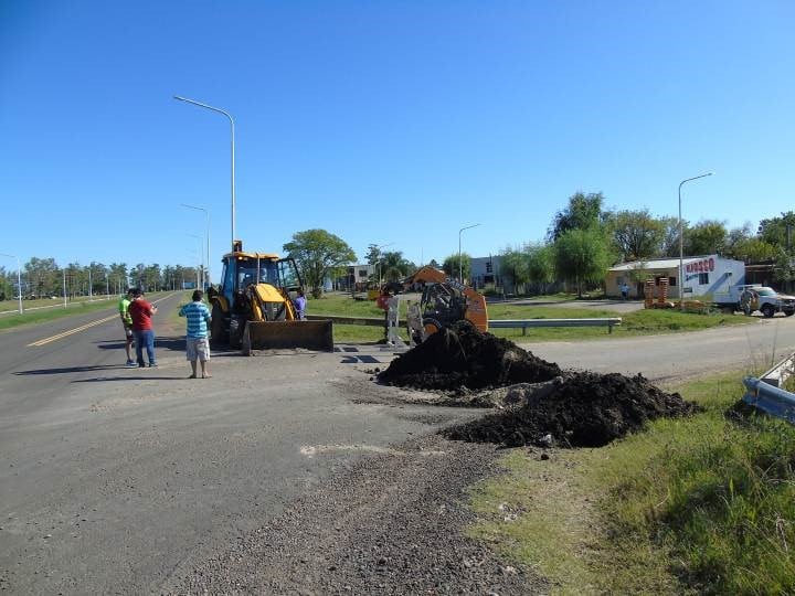 Las vallas fueron colocadas con maquinarias y personal municipal, con la supervisión del presidente municipal de Federal, Gerardo Chapino