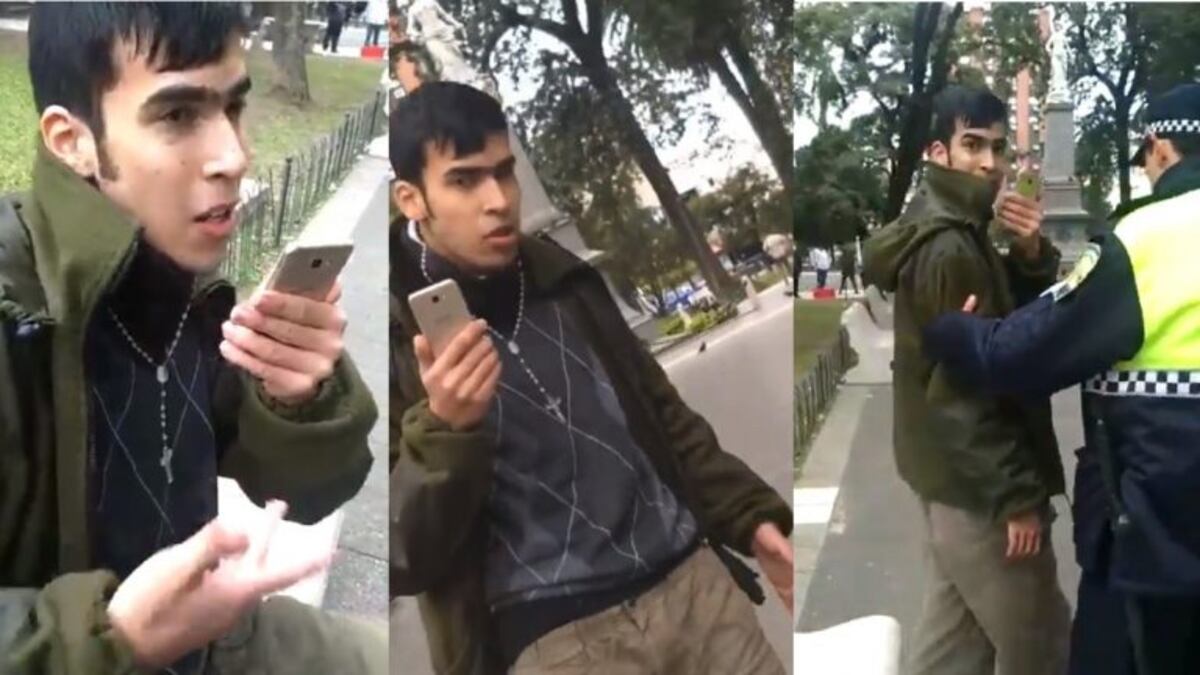 Joven increpó de mala manera a un grupo de mujeres con pañuelo verde